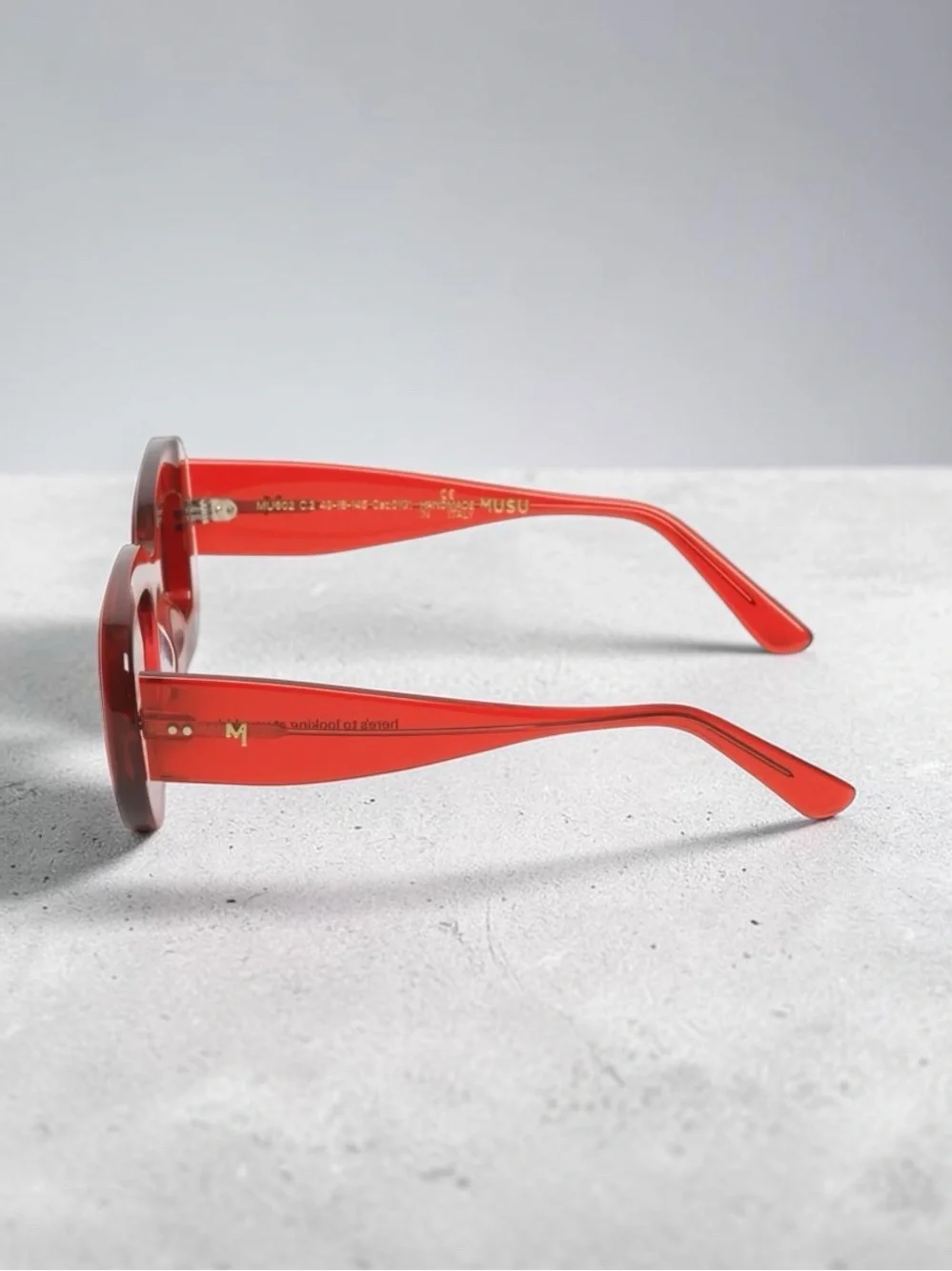 MUSU bold red